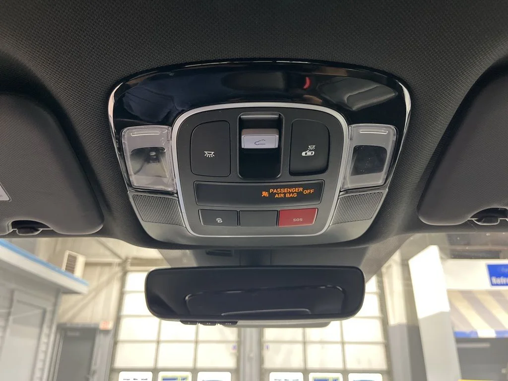 Used 2022 Ice White Hyundai Limited image 28