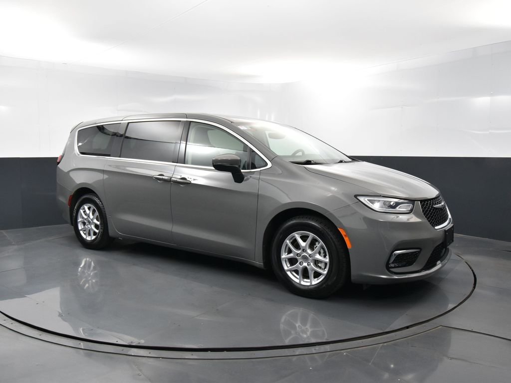 Used 2023 White Chrysler Touring L image 3