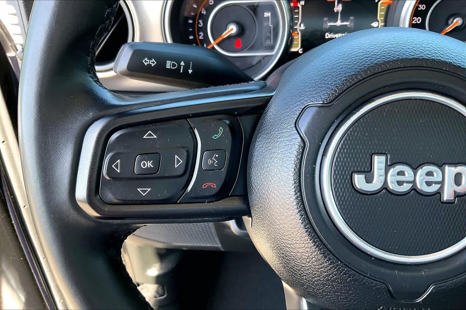 Used 2018 Black Clearcoat Jeep Sport S image 19