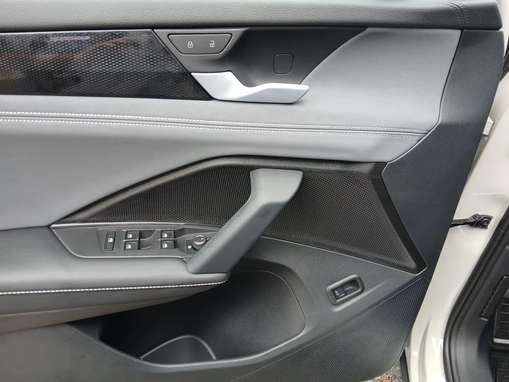 New 2026 Beige Volkswagen 2.0T SE R-Line Black image 11
