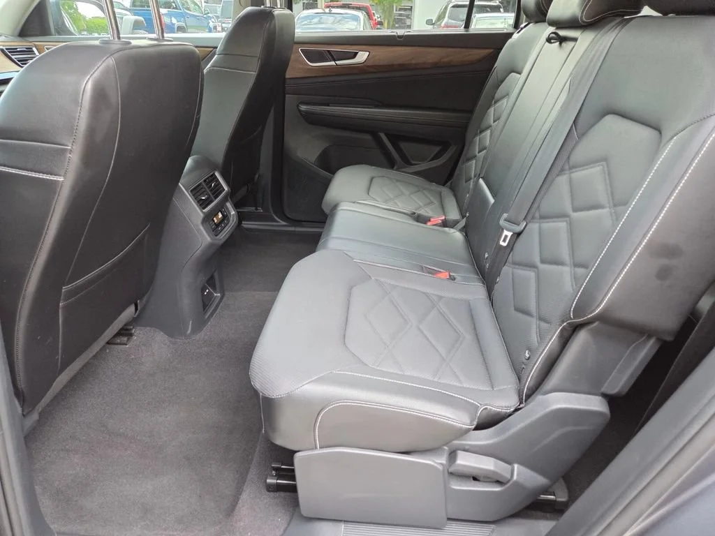Used 2024 Platinum Gray Metallic Volkswagen 2.0T SE w/Technology image 21