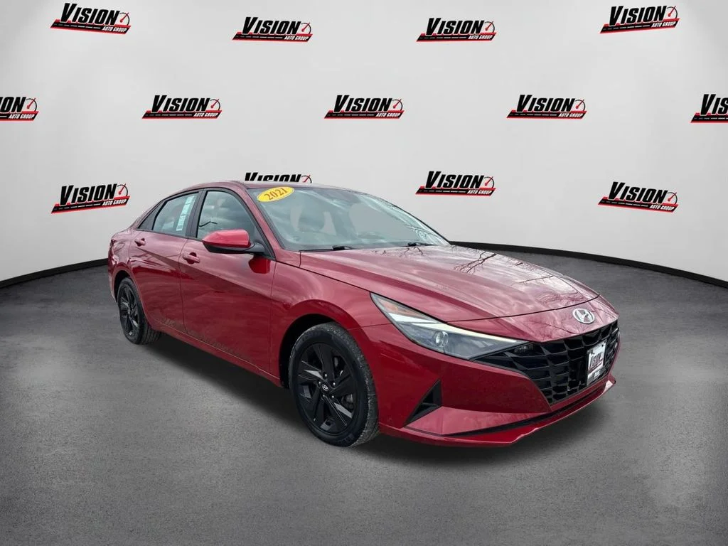 Used 2021 Red Hyundai SEL image 3