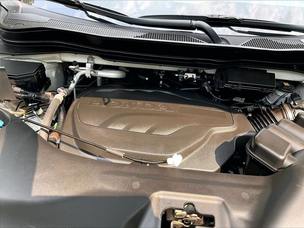 Used 2023 White Honda RTL image 35