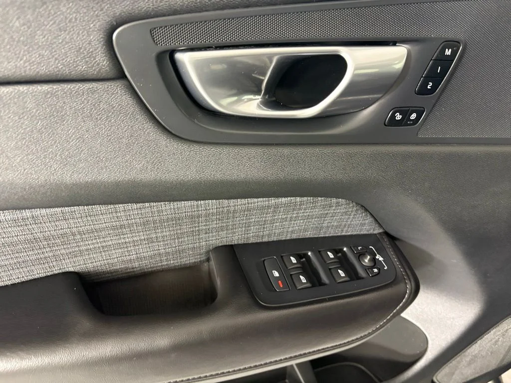Used 2024 Onyx Black Metallic Volvo Core image 20