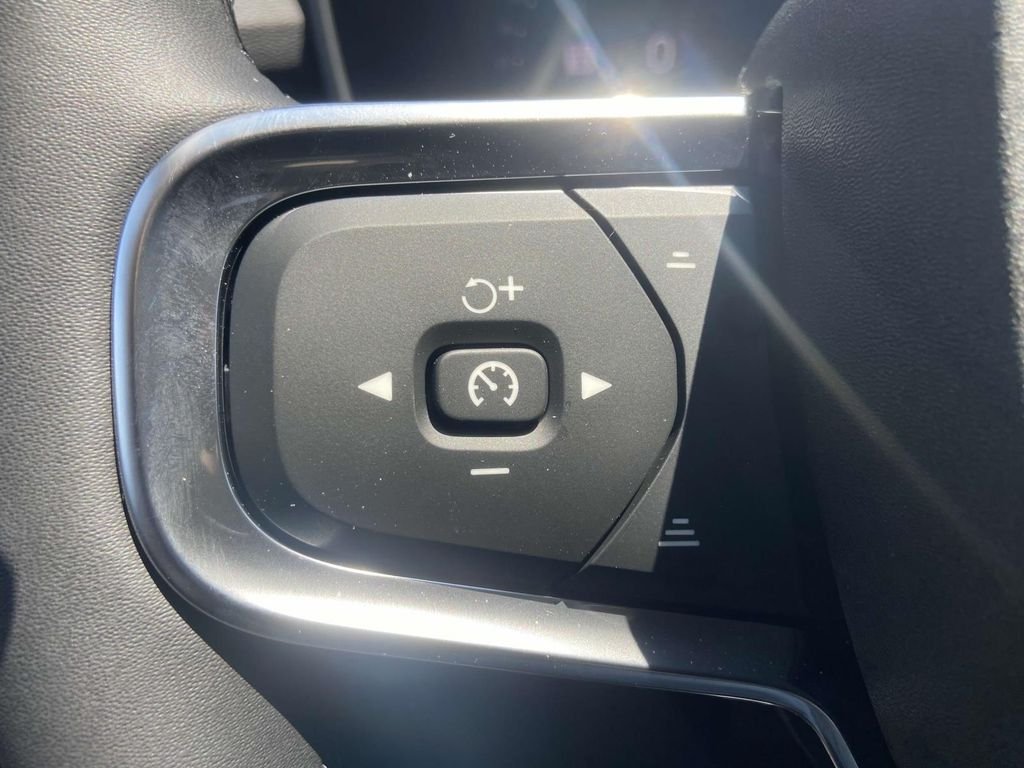 2026 Volvo XC40 Plus - Photo 7