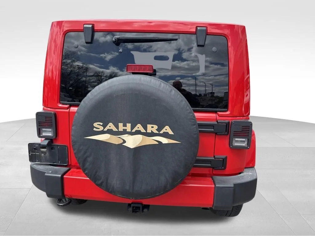 Used 2018 Red Jeep Sahara image 11