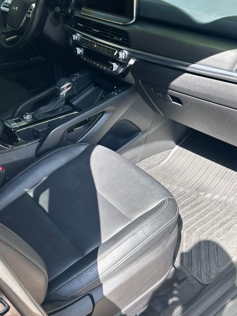 Used 2022 Black Kia S image 12