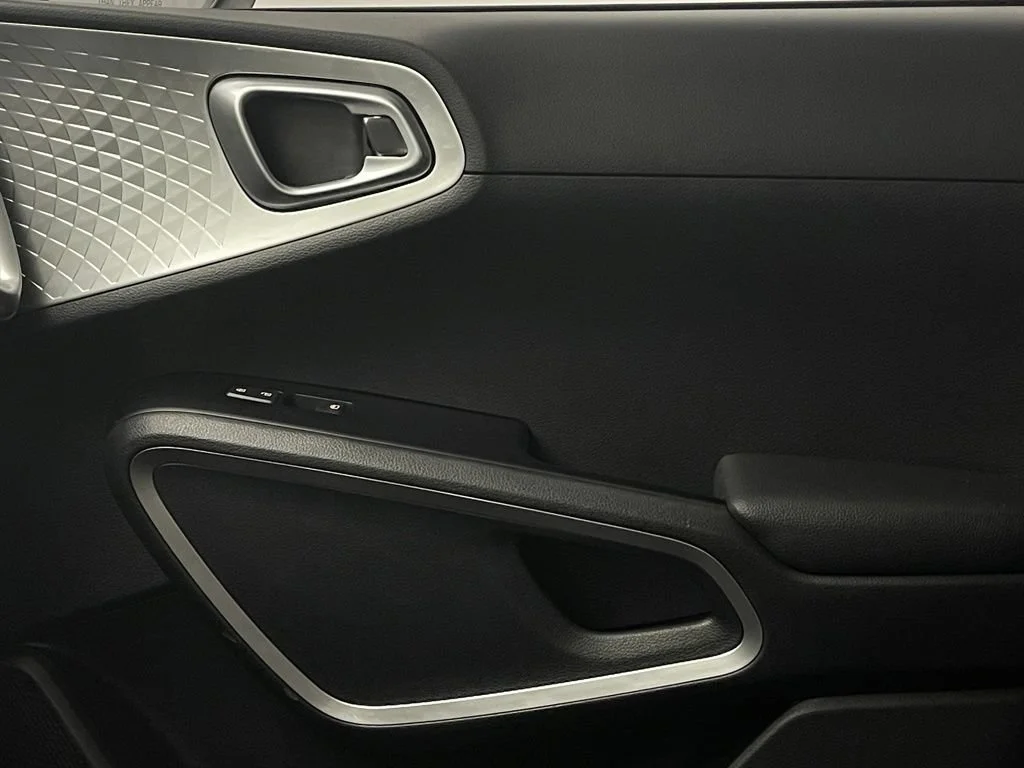 Used 2022  Kia LX image 37