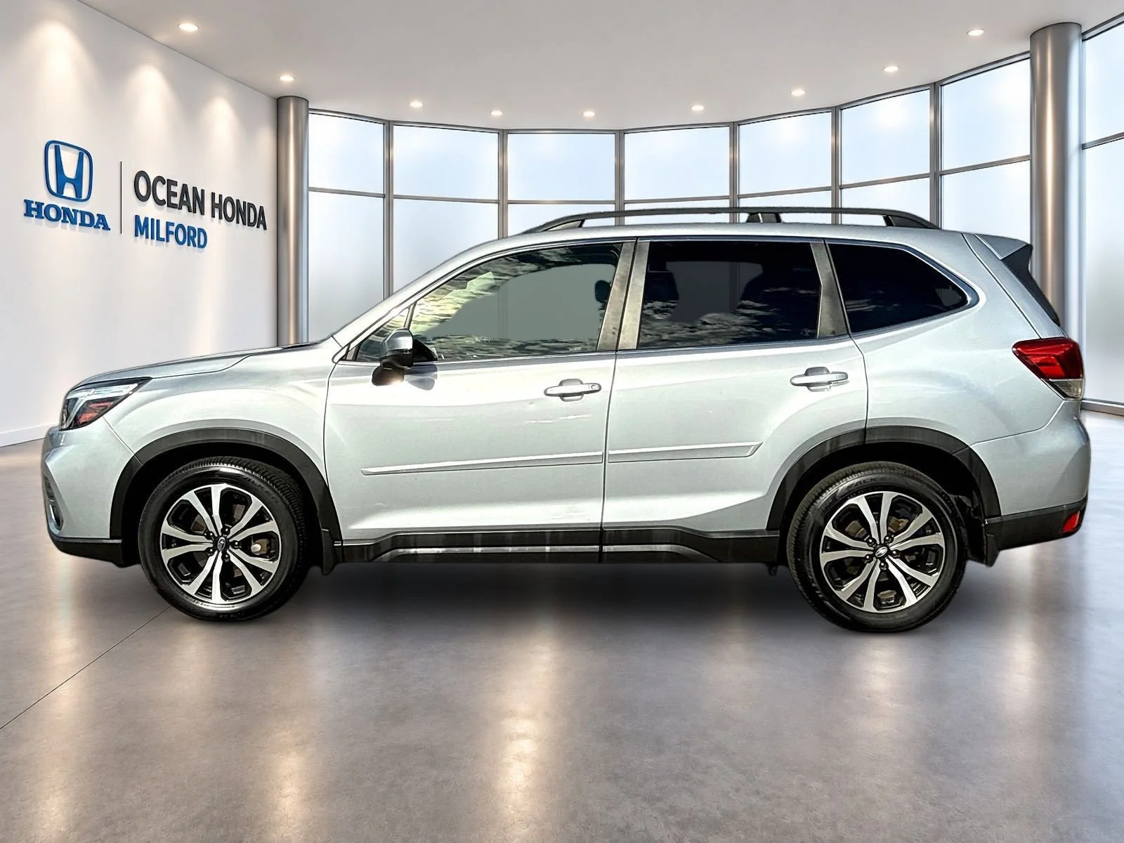 Used 2020 Ice Silver Metallic Subaru Limited image 9