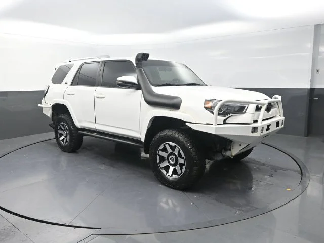 Used 2016 White Toyota SR5 Premium image 10