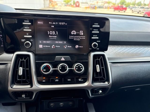 Used 2022 Sparkling Silver Kia LX image 12