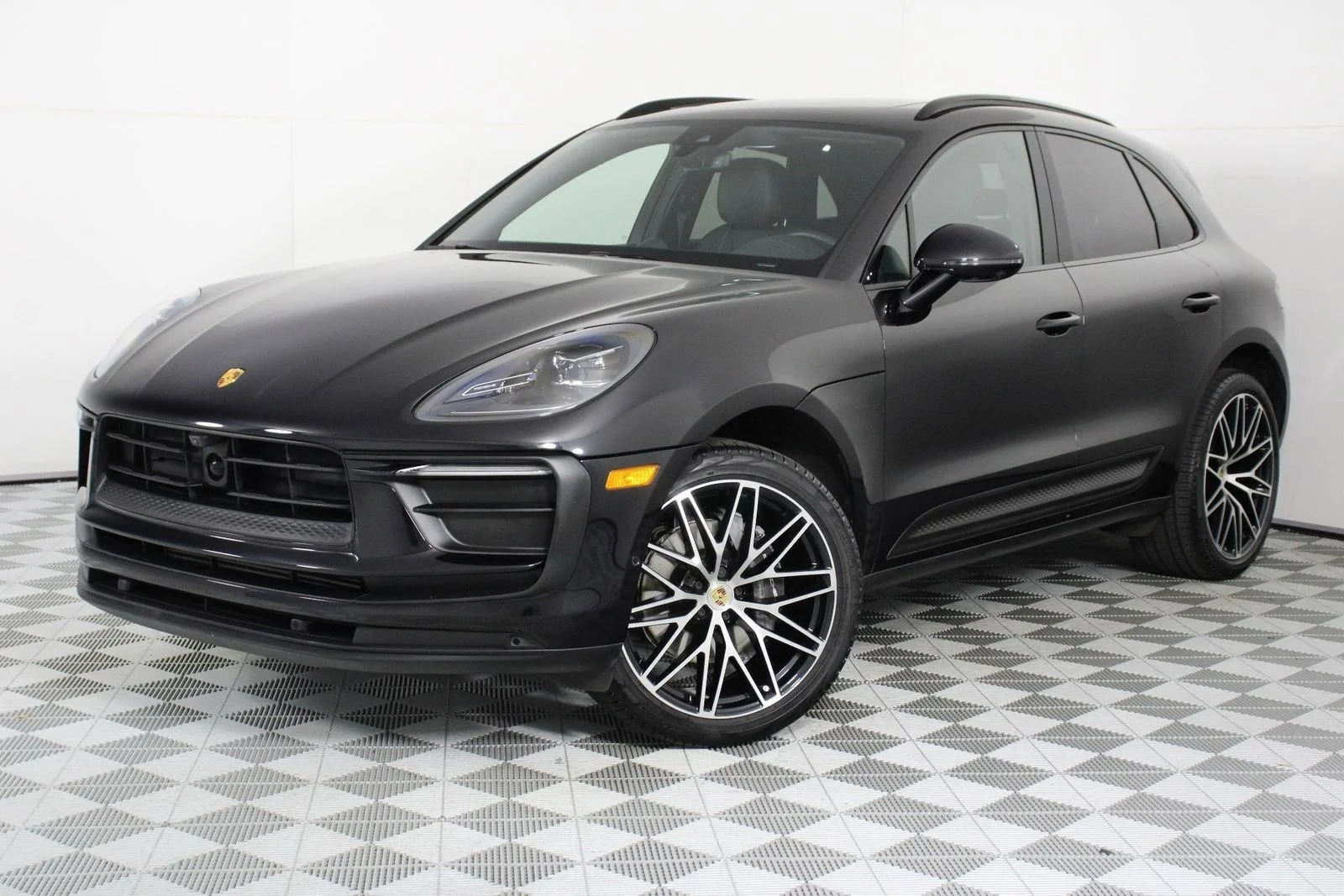 Certified Pre-Owned 2023 Porsche Macan AWD 4D Sport Utility