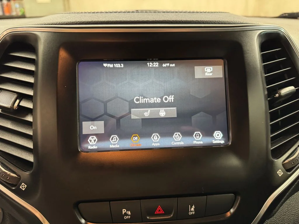 Used 2021 Red Jeep Altitude image 21