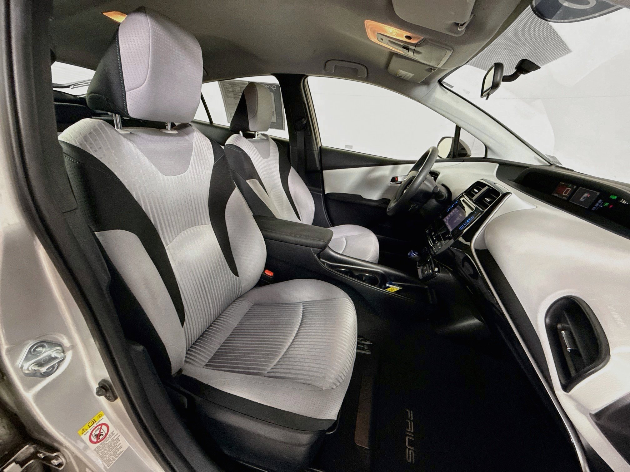 Used 2016 Classic Silver Metallic Toyota Two image 25