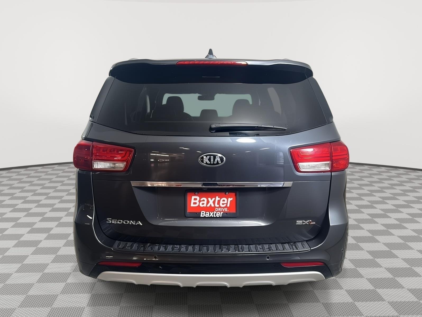 Used 2017 Platinum Graphite Kia SXL image 23