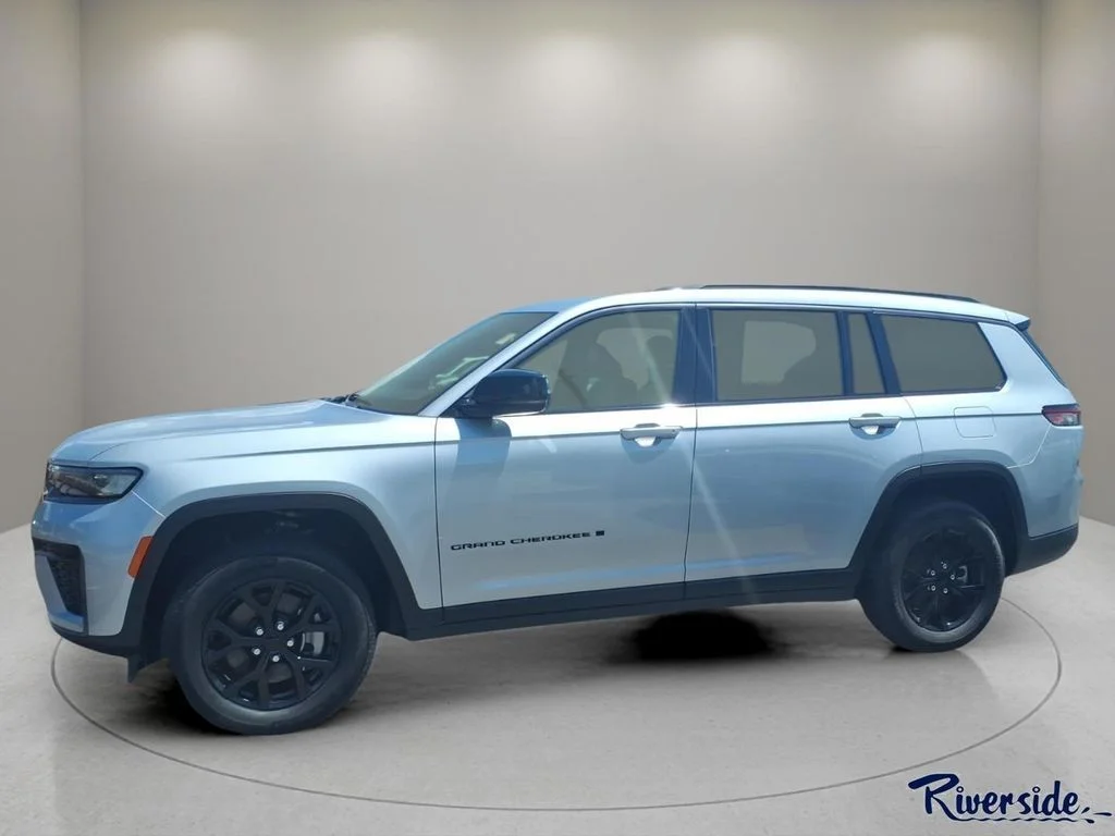 New 2026 Silver Zynith Jeep Altitude image 3