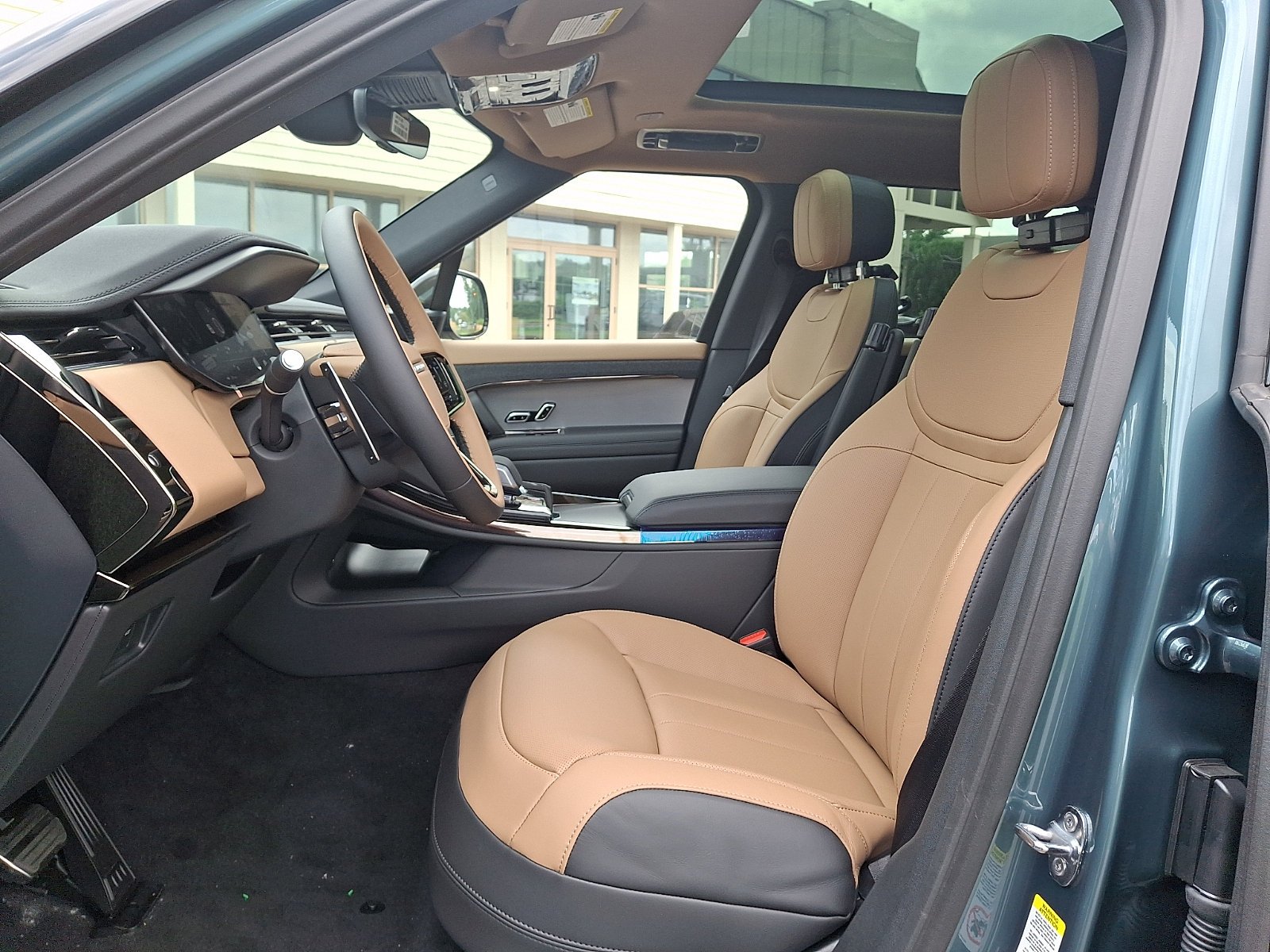 New 2026 Giola Green Land Rover  image 12