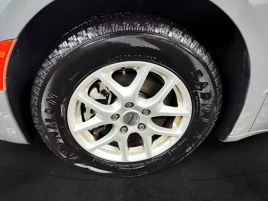 Used 2023 Ceramic Gray Clearcoat Chrysler Touring L image 16