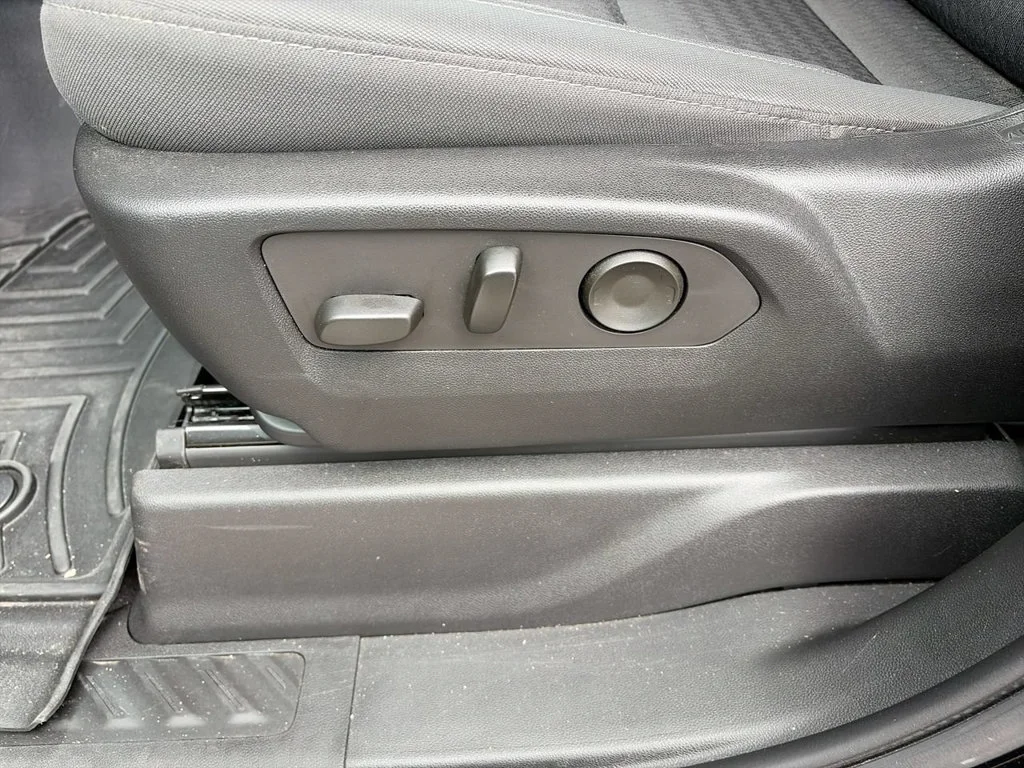 Used 2022 Black Chevrolet Custom image 15