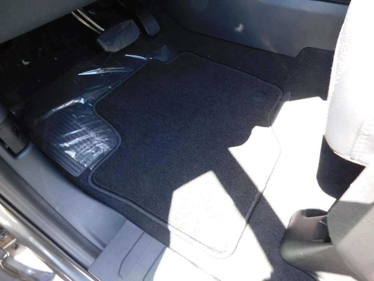 New 2027 Carbonized Gray Metallic Ford F-250® Lariat® image 34