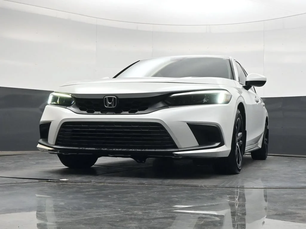 Used 2023 Platinum White Pearl Honda LX image 31