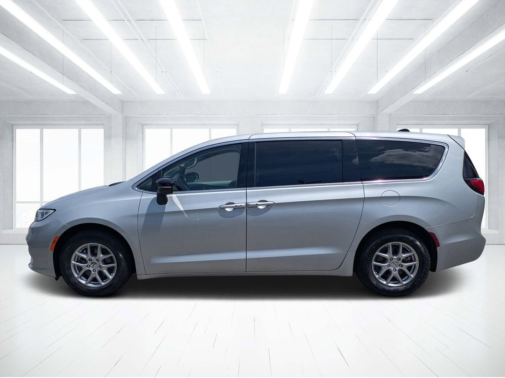 2024 Chrysler Pacifica Touring L - Photo 6