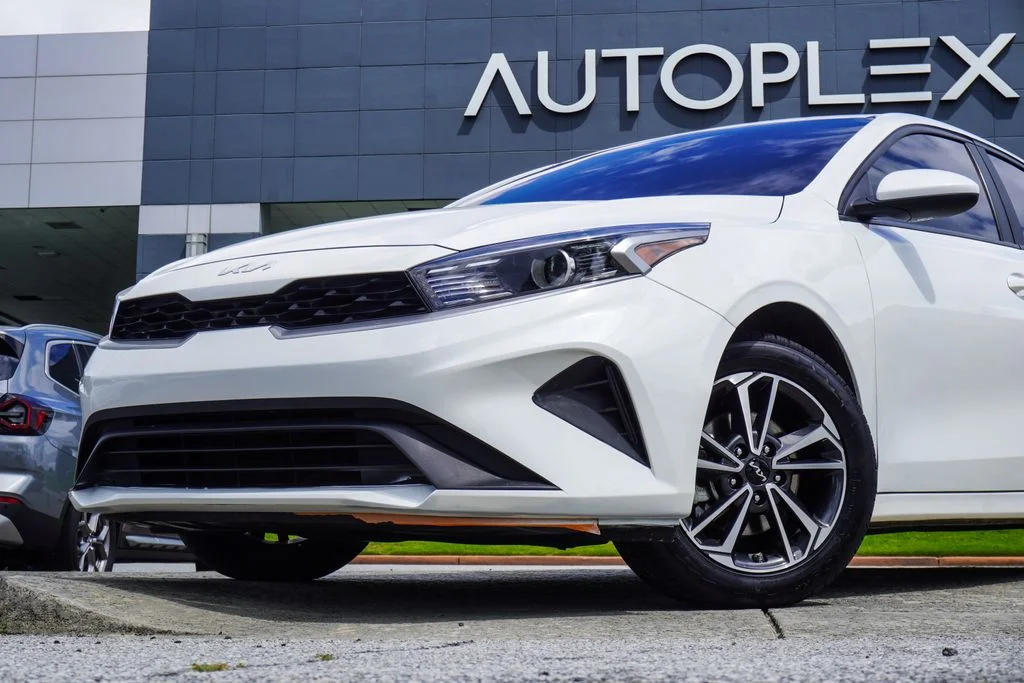 Used 2024 White Kia LXS image 2