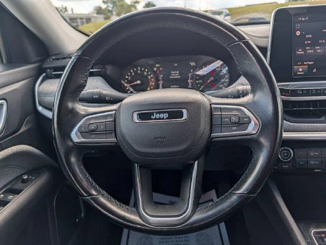 Used 2022  Jeep Latitude image 14