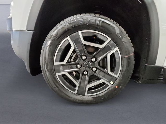 New 2026 Bright White Clear-Coat Exterior Paint Jeep Laredo image 14