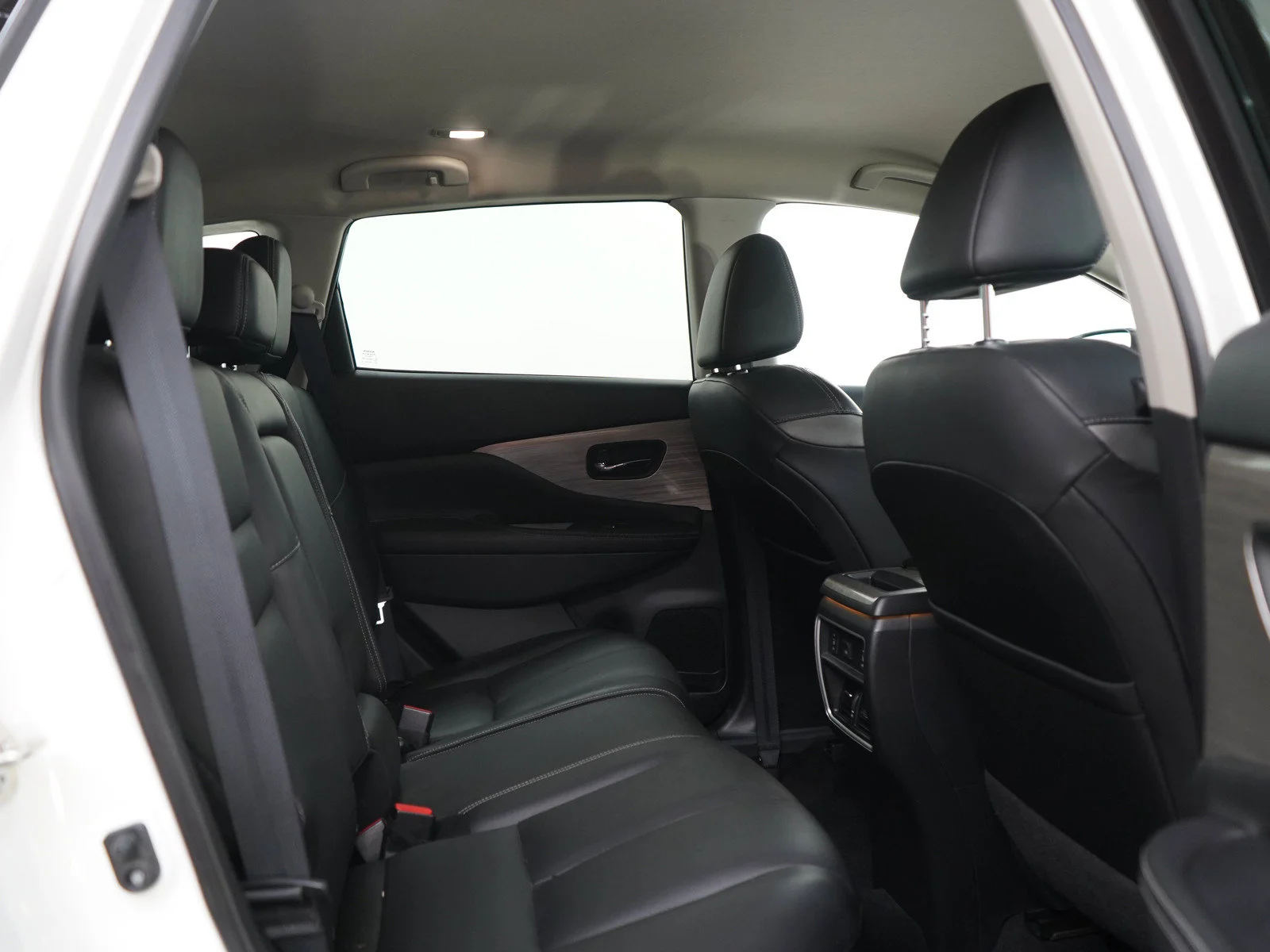 Used 2018 White Nissan SL image 12