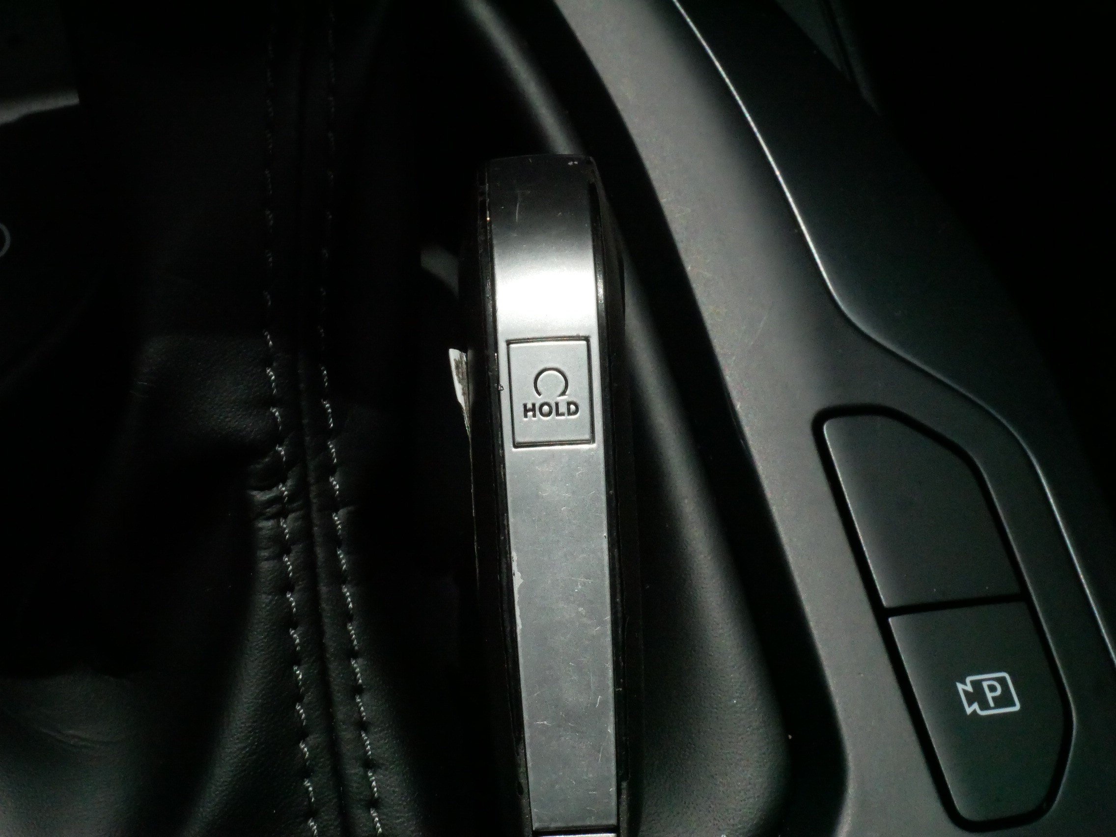 Used 2025 Snow White Pearl Kia LXS image 31