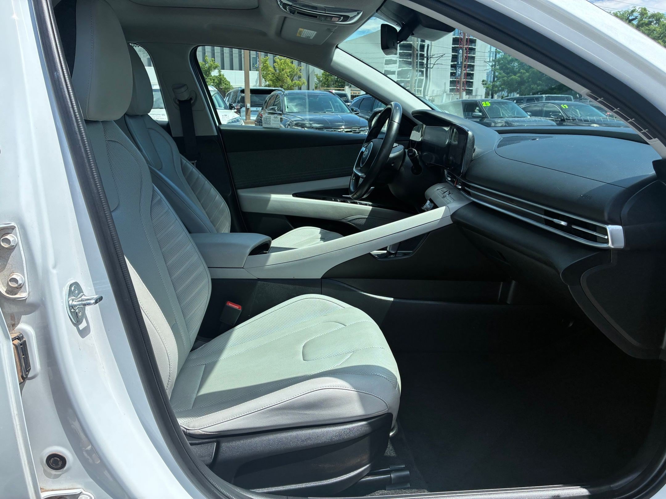 2024 Hyundai Elantra Limited - Photo 30