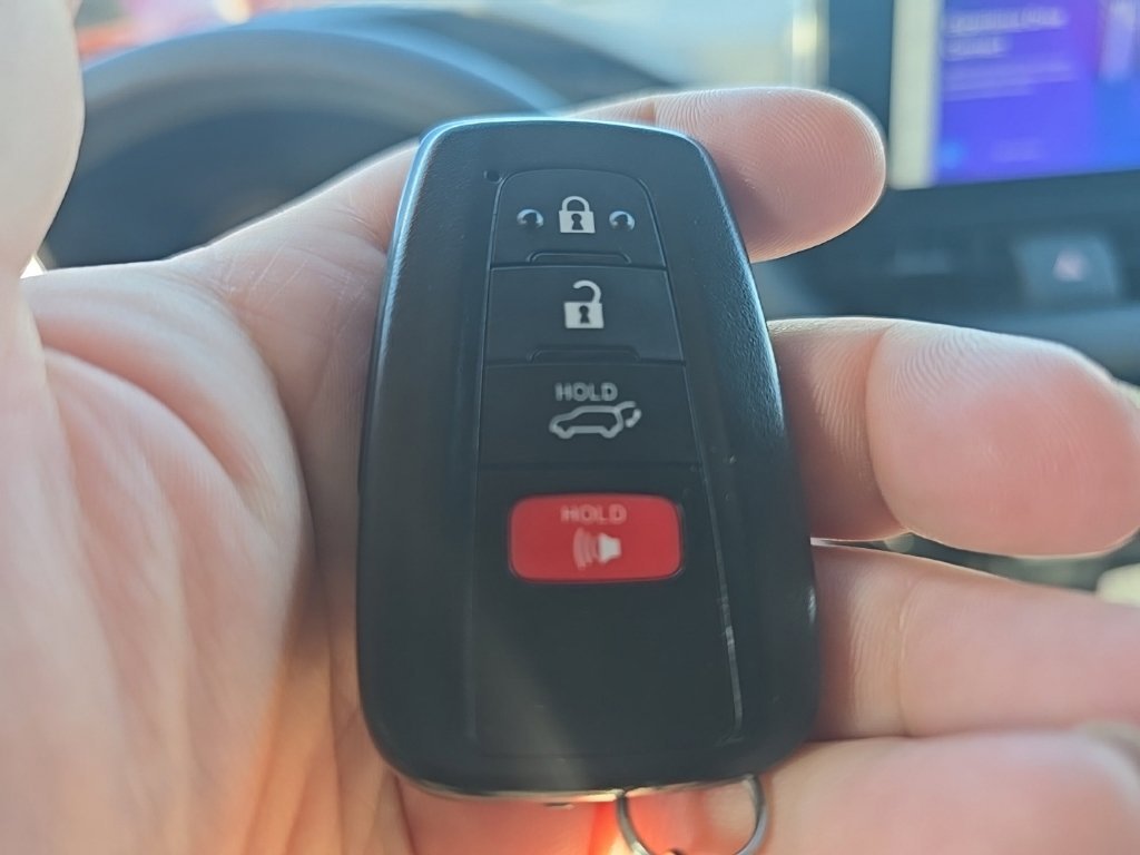Used 2025  Toyota XLE image 19