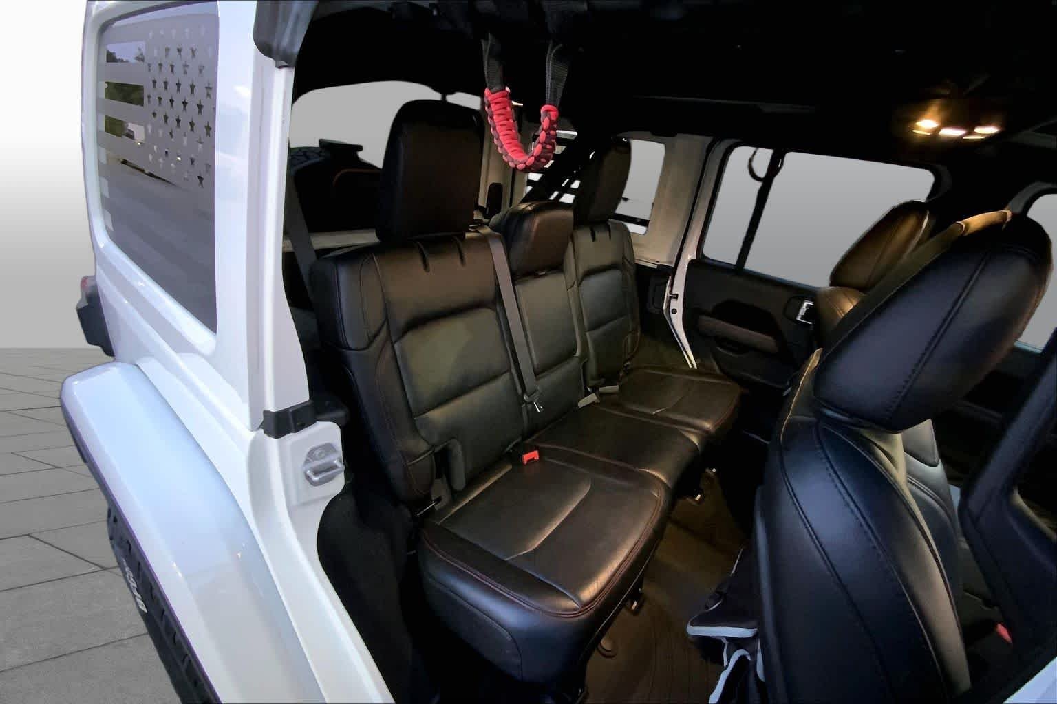 Used 2019 Bright White Clearcoat Jeep Rubicon image 17