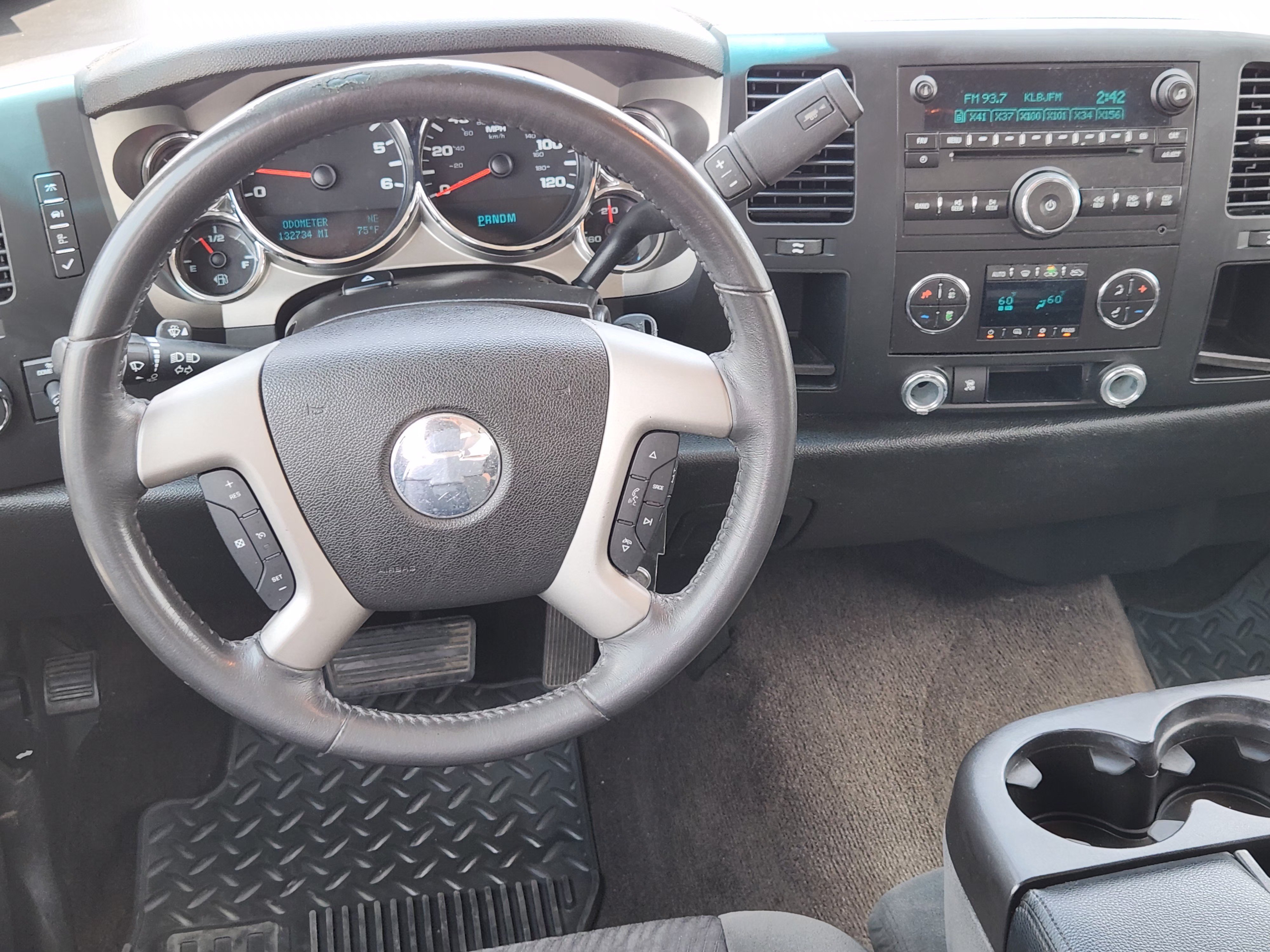 Used 2009 SUMMIT WHITE Chevrolet LT image 24