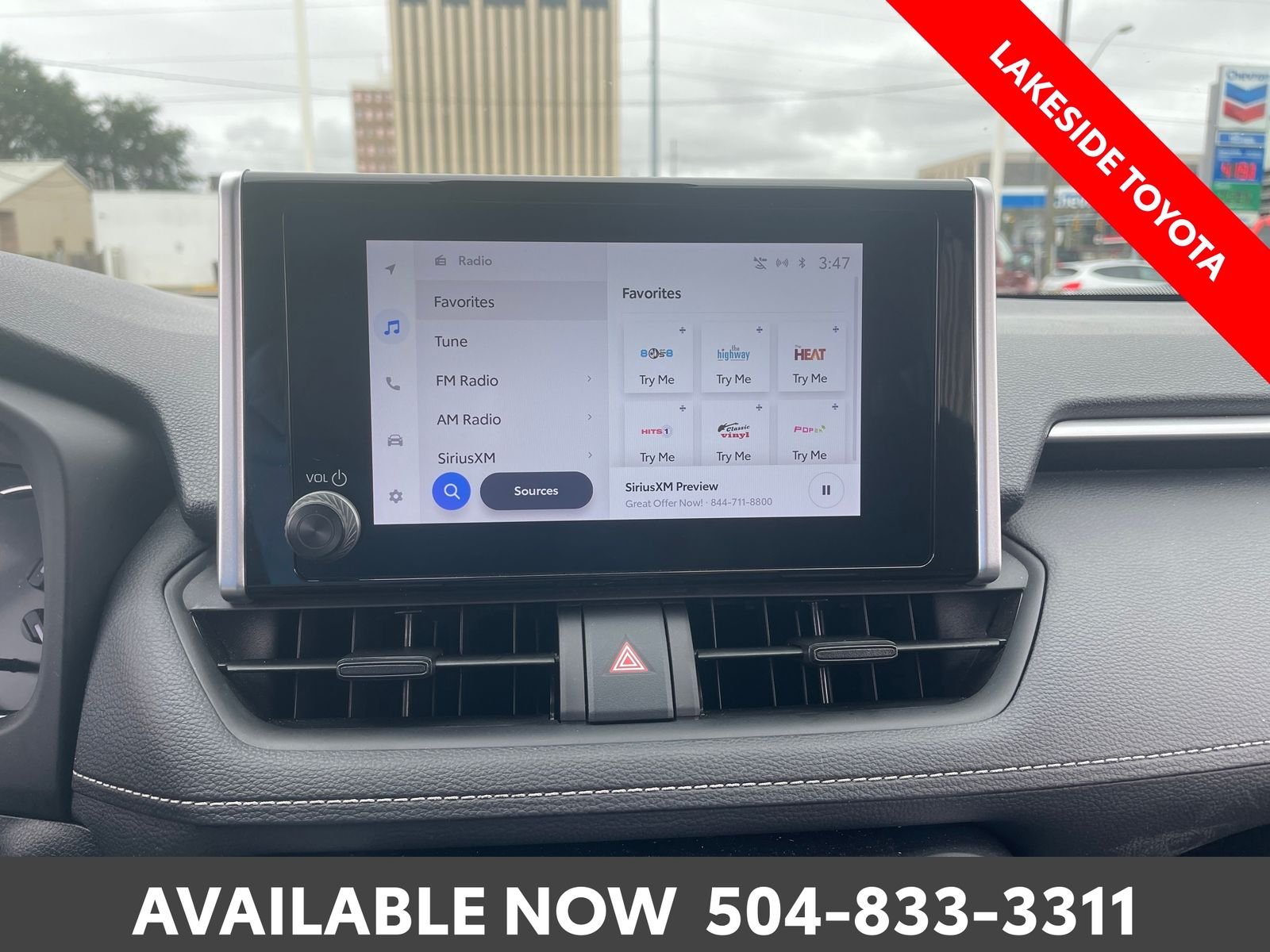 2024 Toyota RAV4 XLE - Photo 32