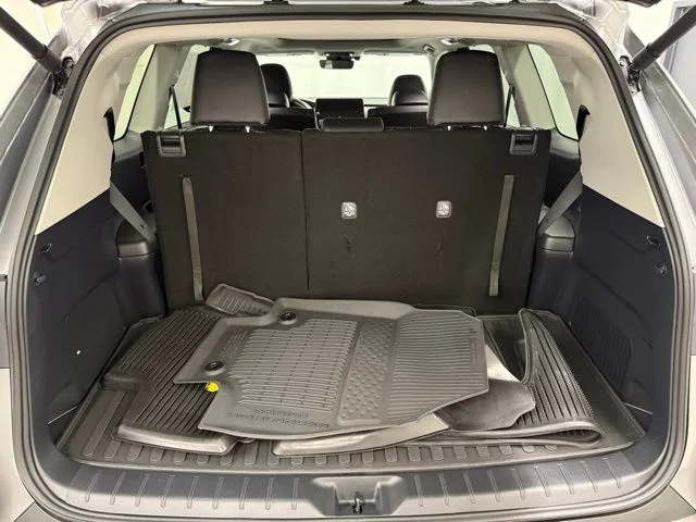 Certified Used 2025  Toyota Limited image 6