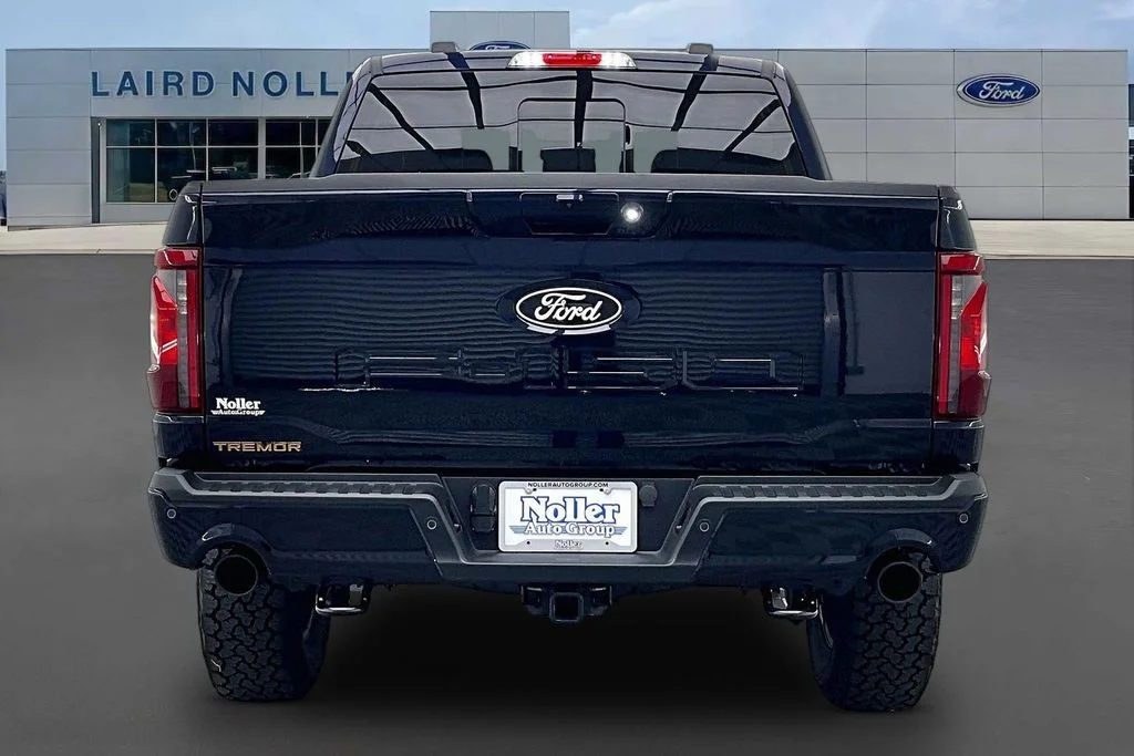 New 2025 Blue Metallic Ford Tremor® image 4