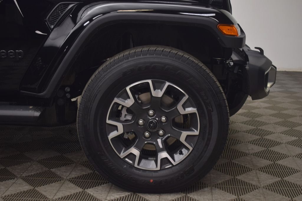 New 2026 Black Clear-Coat Exterior Paint Jeep Sahara image 6