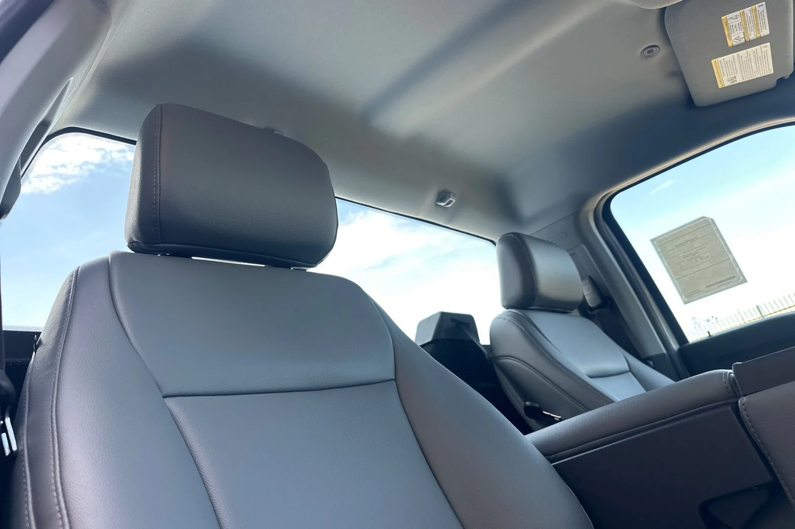 New 2026 Oxford White Ford XL image 14