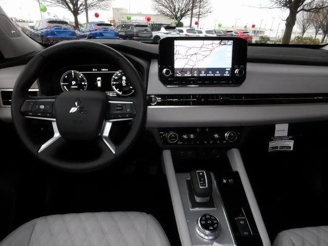 New 2025 Black Diamond/Alloy Silver Roof Mitsubishi SEL Platinum Edition image 14