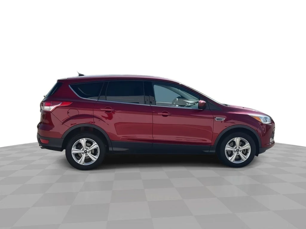 Used 2016 Red Ford SE image 9
