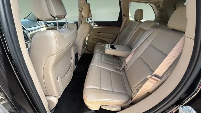 Used 2015  Jeep Limited image 20