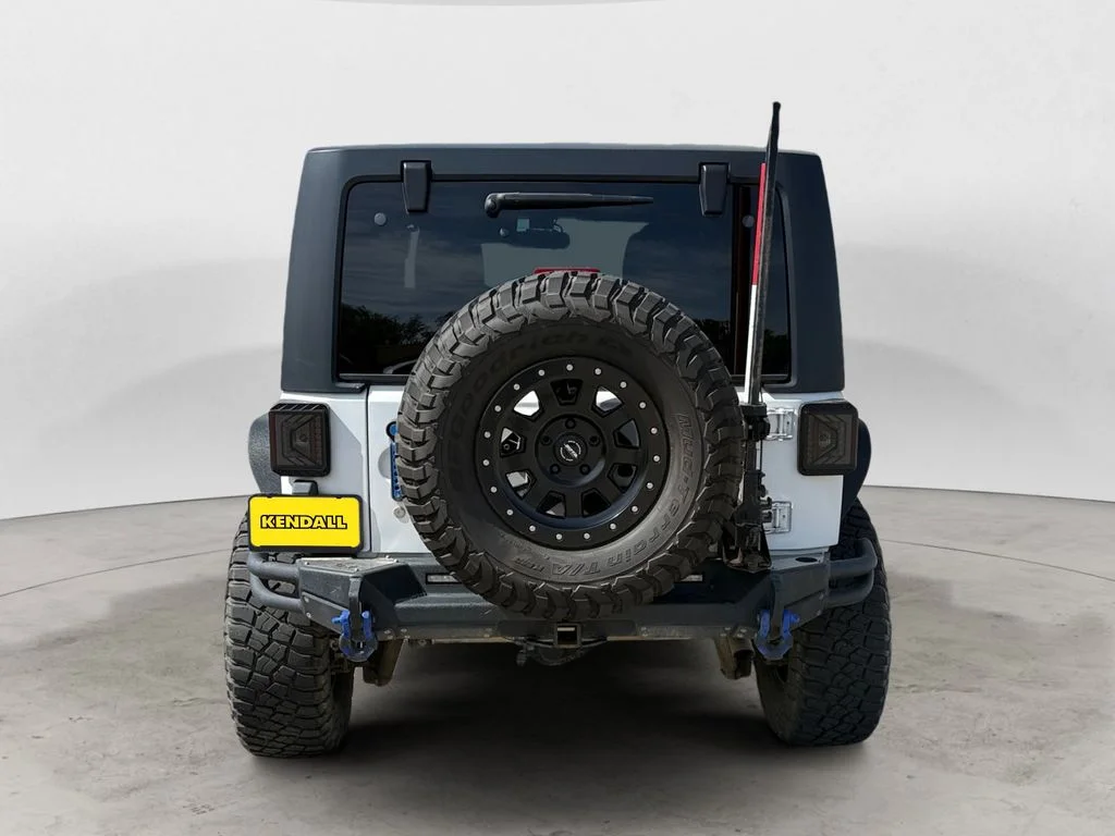 Used 2018 White Jeep Unlimited Rubicon image 4