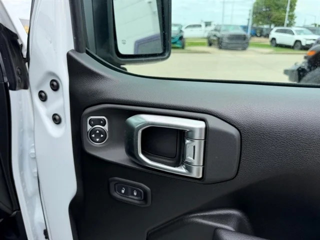 New 2026 Bright White Clearcoat Jeep Sport RHD image 17