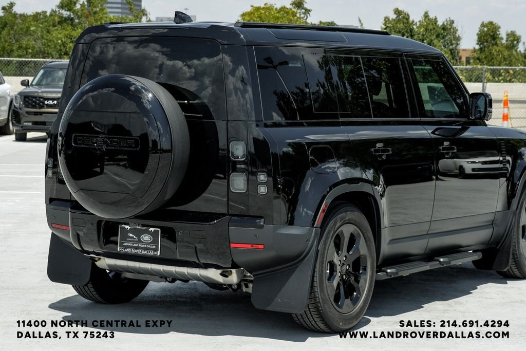 New 2026 Santorini Black Metallic Land Rover S image 9