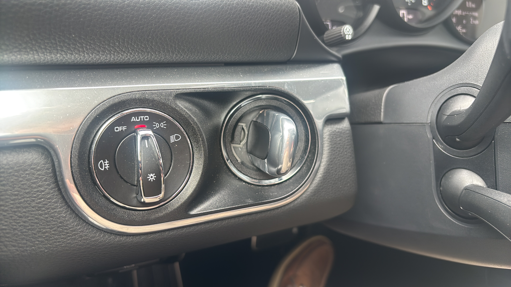 Used 2024  Porsche Style Edition image 13
