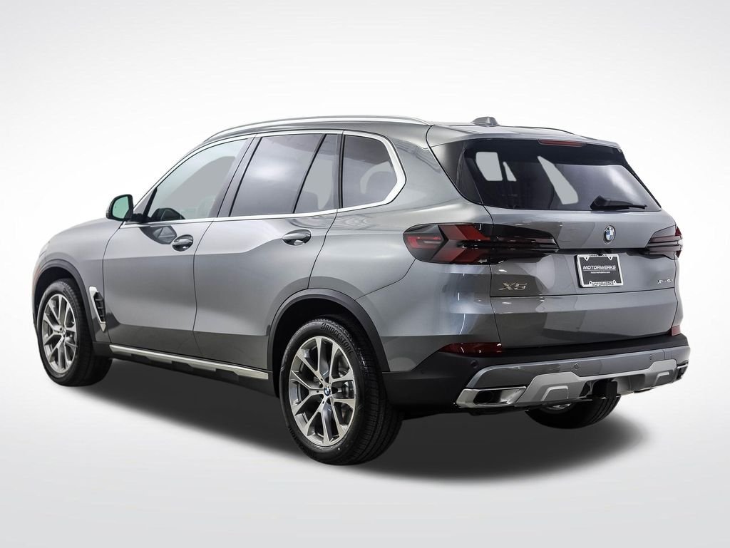 New 2026 Gray Metallic BMW xDrive40i image 3