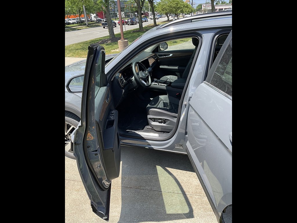 New 2026 Pure Gray Volkswagen SE 4Motion image 7