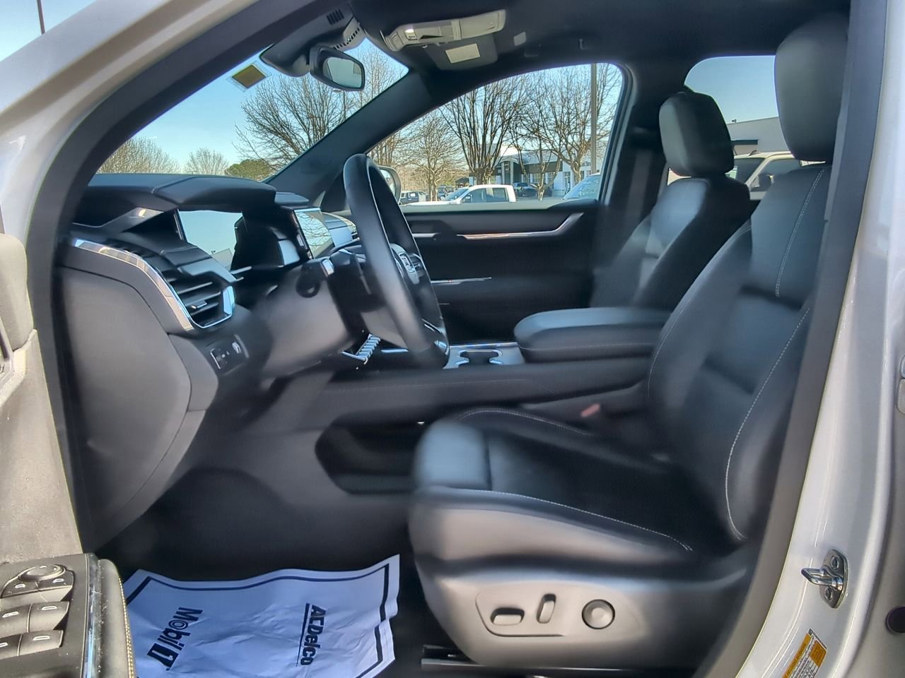 Used 2025 Summit White GMC Elevation image 19